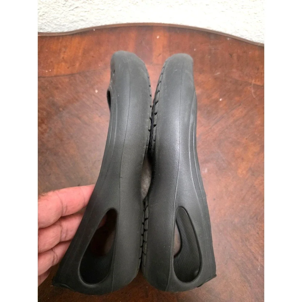 Crocs Women's Black Flats Sandals Size 8‎ Slip-On Lightweight Comfortable Casual